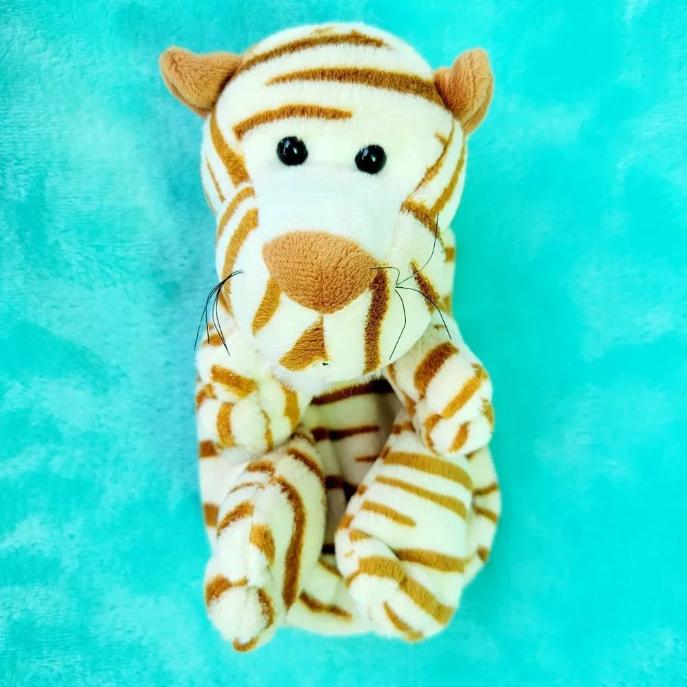 NEW adorable tiger design zippered pencil case